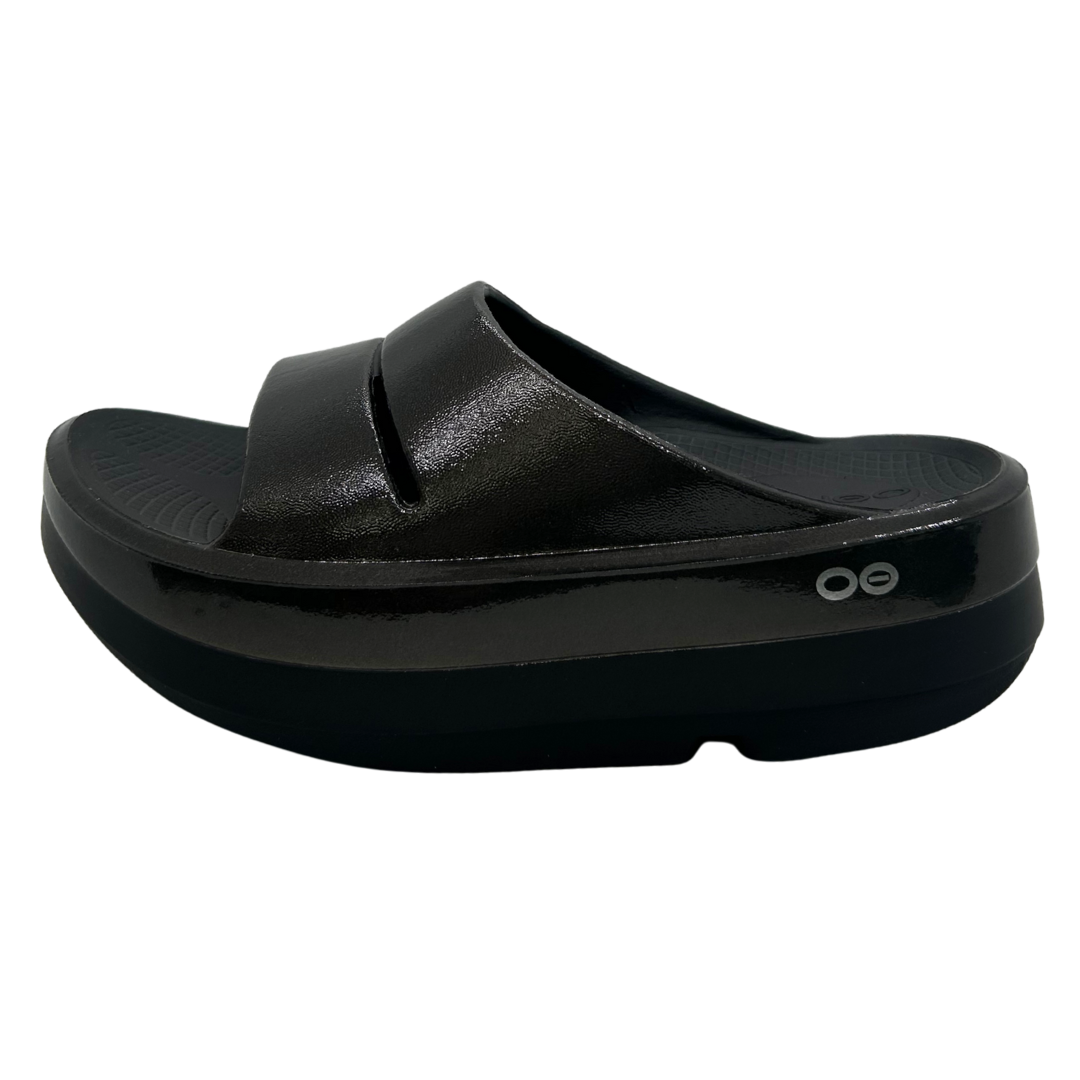 OOFOS Women's OOmega OOahh Stacked Sandal
