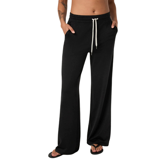 Vuori Women's Halo Essential Wideleg Short